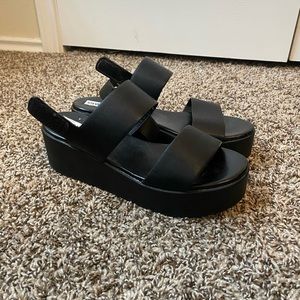 black steve madden sandals